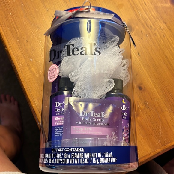 Dr. Teal’s Other - NWT Dr. Teal’s gift set including epsom salt soak, foaming bath, body wash, etc.